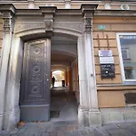 Ams Hotel