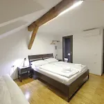 Ams Hotel *